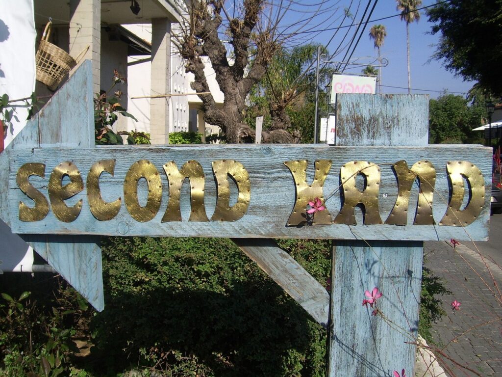 second, hand, sign-20113.jpg